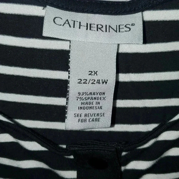 Catherine's Black and White Striped Dress with Side Slits and Pockets - Picture 3 of 6